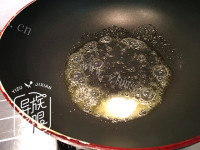 美味的原味烤排骨佐豌豆泥做法图解7)