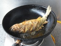 家常菜酱焖黄花鱼做法图解6)