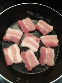 美丽的泡菜五花肉炒饭做法图解3)