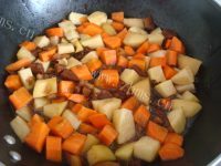 软软的萝卜土豆卤肉饭的做法图解六