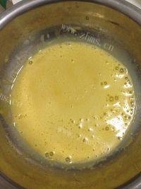 自己做的蓝莓酱蛋糕卷做法图解2)