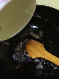 玉盘珍馐的葱爆海参做法图解8)