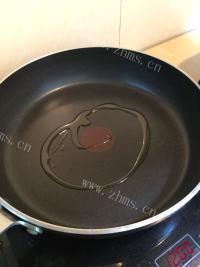 热腾腾的芽菜鸡蛋炒面做法图解8)