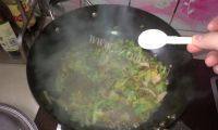 豆豉圆白菜炒粉条做法图解6)