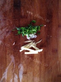 家常菜香干炒肉片做法图解3)