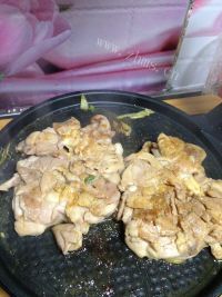 唇齿留香的香煎鸡腿做法图解9)