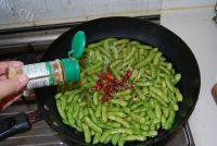 家常菜麻辣毛豆做法图解7)