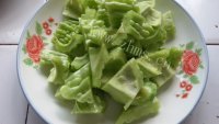 家常菜苦瓜烧五花肉做法图解1)
