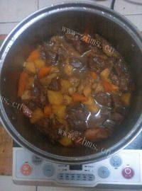 家常菜土豆烧牛腩