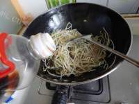 家常菜酸辣绿豆芽做法图解7)