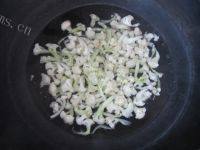 食欲满满的番茄炒菜花做法图解2)