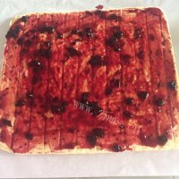 蓝莓瑞士卷做法图解9)