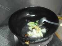土豆烧鸡肉做法图解7)