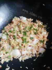 美味的白菜油豆腐蛋炒饭做法图解10)