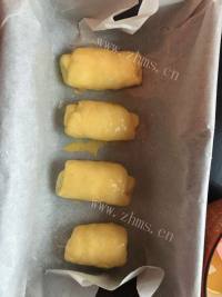好吃迷你黄油面包卷做法图解7)