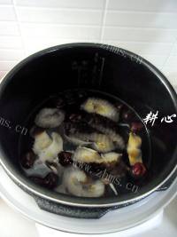 滋补的螺片海参汤做法图解4)