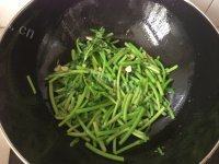 喷香的蒜蓉茼蒿做法图解4)