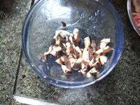 「DIY美食」香菇蒸鸡腿做法图解3)