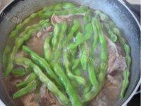 猪骨炖豆角做法图解7)