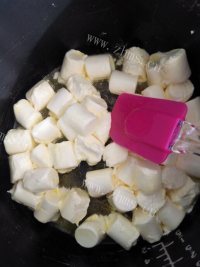 特色美食牛轧糖做法图解4)