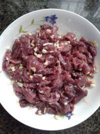 家常菜土豆焖牛肉做法图解3)