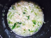 美味青笋瘦肉粥做法图解8)