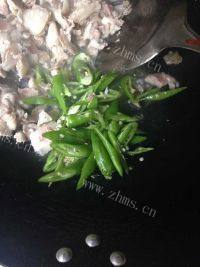 美味的香干炒肉做法图解6)