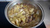 家常菜五花肉炖白菜做法图解10)