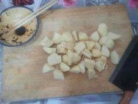 简单版排骨炖土豆做法图解5)