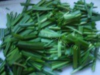 味道不错的韭菜炒豆芽做法图解3)