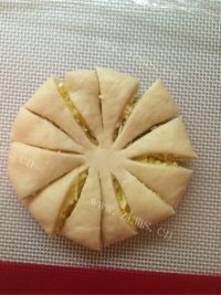 自制椰蓉花朵面包做法图解14)