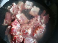 美味营养的排骨炖玉米做法图解2)