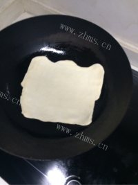特色刷酱卷饼做法图解3)