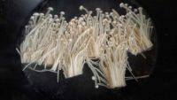 自制香煎培根金针菇卷做法图解2)