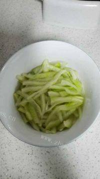 家常菜清炒西瓜皮做法图解3)