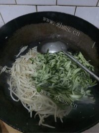 素炒豆芽做法图解5)