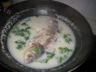 美味的豆浆鲫鱼汤做法图解5)