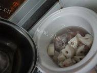 滋补的莲藕龙骨汤做法图解8)