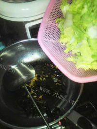 食欲满满的炒白菜做法图解4)