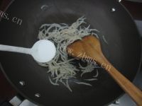 自制银鱼炒蛋做法图解7)