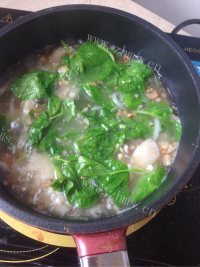 鲜美豌豆苗肉丁米线做法图解6)
