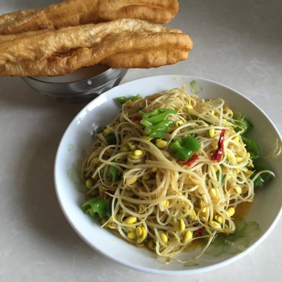 可口的清炒豆芽