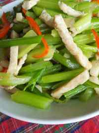 家常菜芹菜炒肉