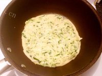 自制西葫芦煎饼做法图解6)