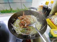 家常菜豆芽炒香干做法图解5)