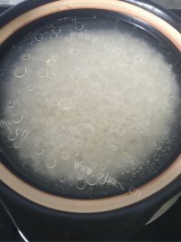 美味的姜丝肉片煲仔饭做法图解1)