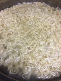 懒人版炒方便面做法图解4)
