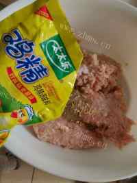 自制猪肉大葱饺子做法图解5)