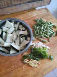 好吃的豆角烧茄子做法图解1)