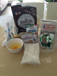 自制椰蓉面包卷做法图解1)